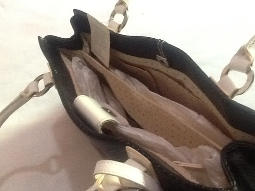 Imagen 2 de 6 de Liz Claiborne Bolsa Casual Para Dama Y Accesorios