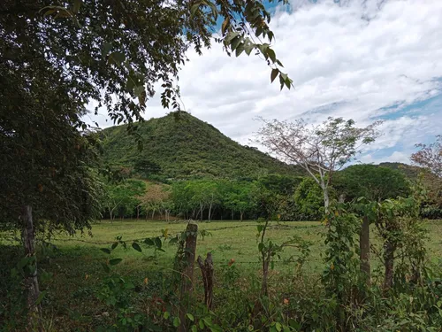 Linda Finca Que Hace Parte De Una Mas Grande, Para Inversionista Es Sub Urbana
