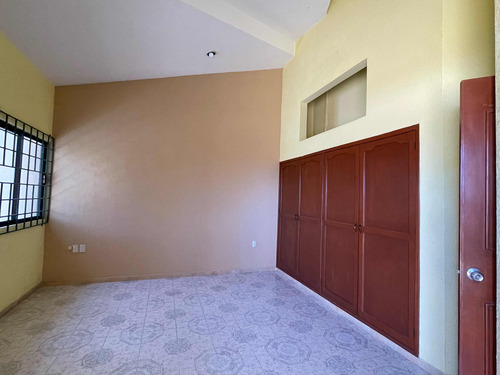 Casa De Dos Niveles En Venta En El Fracc. Virginia En Boca Del Río, Veracruzubicada En Uno De Los Fraccionamientos De Mayor Plusvalía En El Puerto De Veracruz, A 50m De La Ave. Juan Pablo Ii
