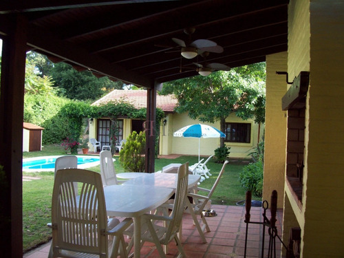Comoda Casa Con Jardin Y Piscina - Ref: 7064