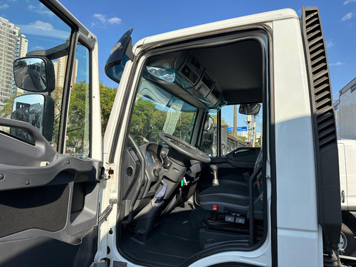 Iveco 24-280 Tector Ano 2023 0km 6x2 = 2425 2426 2429 2430