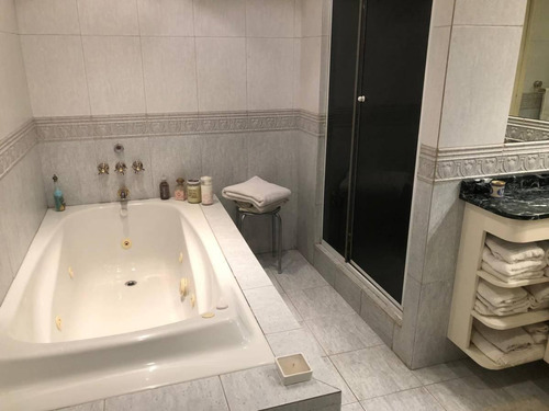 Venta Casa Chalet 6 Ambientes 5 Dormitorios Jardin Piscina Barrio Parque Vicente Lopez Villa Martelli