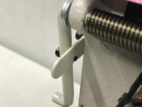 Colarete 2 Agulhas Semi Industrial C/ Motor + Aparelho Viés Cor Branco Voltagem