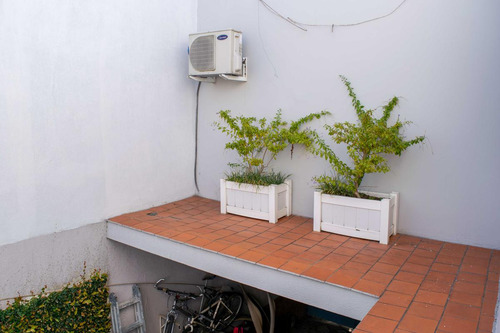 Casa De 4 Ambientes Con Cocheras En Venta En La Lucila