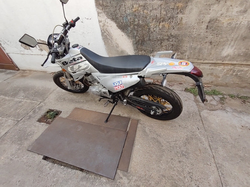 Imagen 1 de 4 de Beta Motard 2.5