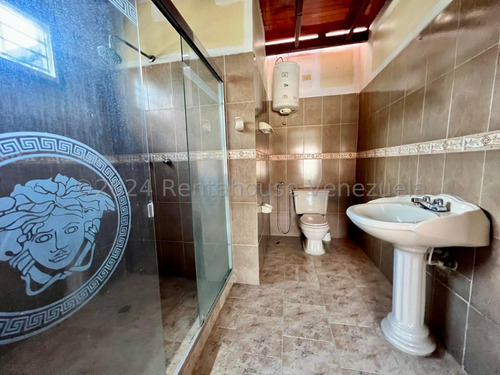 Imponente Casa En Venta Urb. Andrés Bello, Maracay, Edo. Aragua, 25-22772 Mv