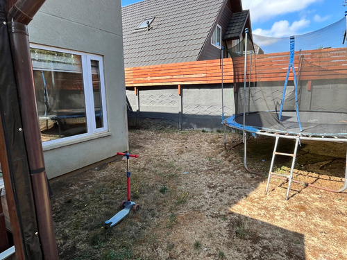 Casa En Venta De 3 D ,4 B En Sector Lomas De Mirasur