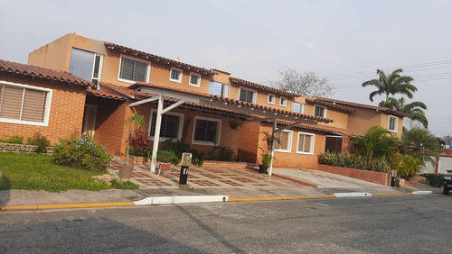 Se Alquila Town House En Conjunto Residencial Cantapiedra. Naguanagua. Zenaida Quintero