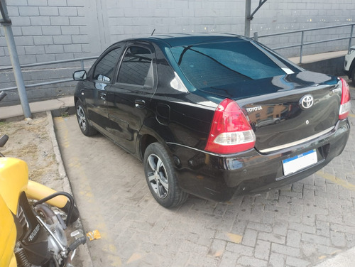 Toyota Etios Sedán 1.5 16v Xls 4p