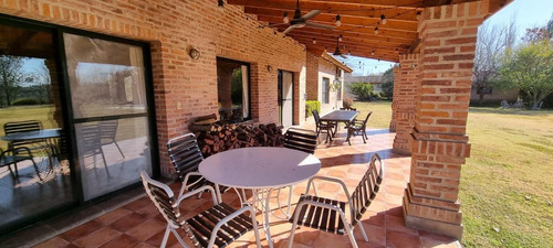 Imagen 6 de 19 de Chalet De Categoria Sobre 10.000 M2 - Barrio Los Robles (disponible Alquiler Temporada Verano)