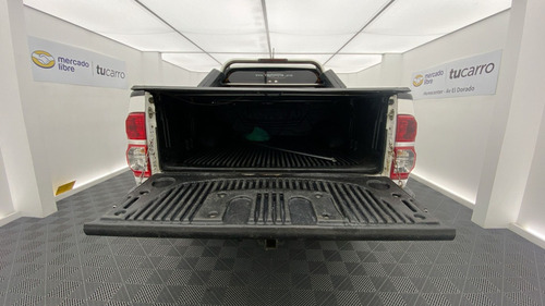 Imagen 24 de 25 de Toyota Hilux 3.0 Srv