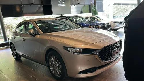 Mazda 3 Sdn Touring At Mhev // Kra 30 // Mcc