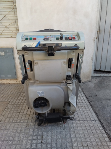Imagen 2 de 5 de Lavadora De Pisos Comac Omnia 26