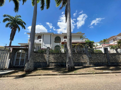 Annic Coronado Remax Vende Casa En La Viña, Calle Semi - Cerrada Ref. 235787