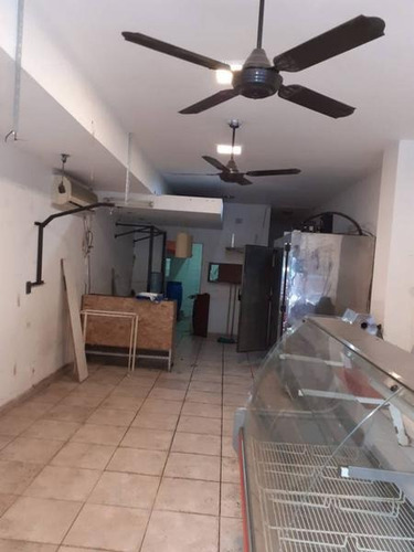 Imagen 11 de 13 de Local En Venta, En Monserrat. Gastronomico, Con Gas Y Tiraje A Los 4 Vientos.