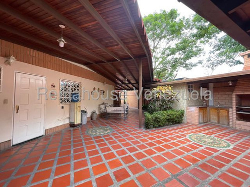 Town House En Venta En Urb. Privada Maracay 25-16988 Holder