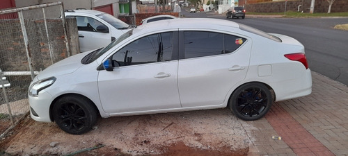 Imagem 8 de 9 de Nissan Versa 2016 1.6 16v Sv Flex 4p