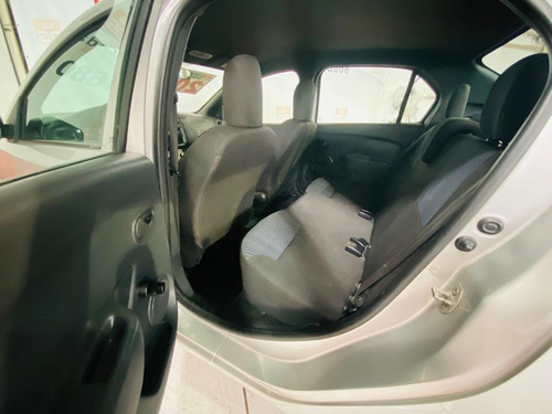 Imagem 7 de 11 de Renault Logan Logan Life Flex 1.0 12v 4p Mec. Flex Manual