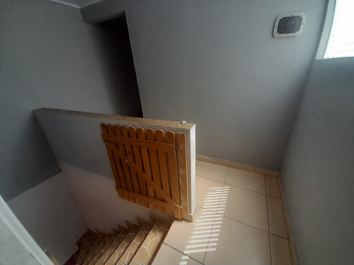 Casa De 7 Cômodos,2 Quartos 2 Banheiros 3 Salas