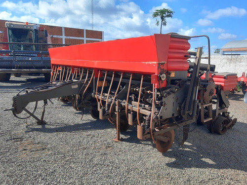 Imagem 3 de 4 de Plantadeira Sfill Mf 513 Hf 45