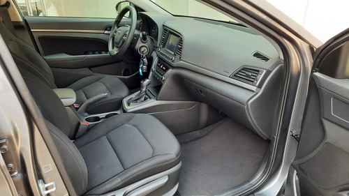 Imagen 10 de 15 de Hyundai Elantra 2018 2.0 Gls Premium At