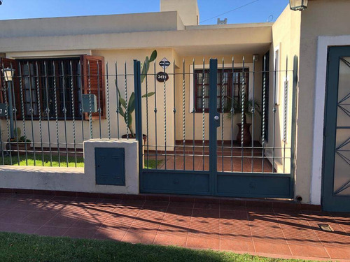 Imagen 26 de 27 de Casa En Venta De 3 Dormitorios En B° Centro America