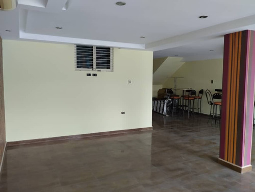 Townhouse En Residencia Doral Park. Urbanización Trigal Norte Valencia