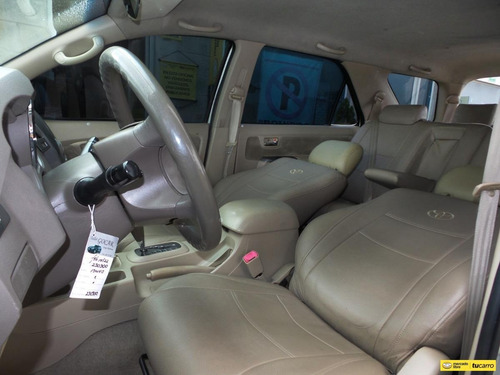 Imagen 20 de 25 de Toyota Fortuner D-4d