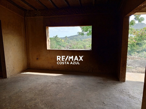Remax Vende Terreno Con Casa De 1.000m2 En Altos De Buena Vista, Sanare