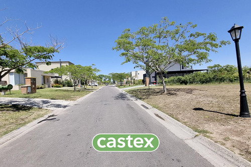 Casa En Venta En Pilar Del Este, Santa Guadalupe