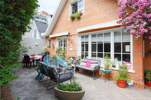 Casa En Venta De 5 Dorm. En Las Condes