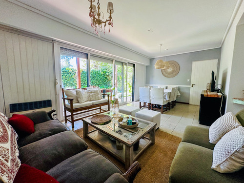 Venta Casa 4 Ambientes Con Jardín Y Pileta Propio Acassuso