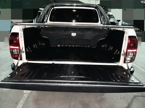 Imagen 5 de 7 de Toyota Hilux 2017 2.8 Cd Srv 177cv 4x2
