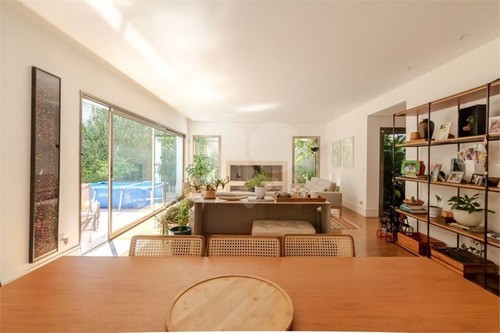 Casa Moderna, Reformada,4 Suítes, Ambientes Amplos E Integrados, Acabamento De Primeiríssima,5 Vagas - 353-im10077
