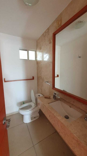 Casa En Venta En Paseos Del Bosque, 3 Recámaras, 2.5 Baños, Gran Ubicación !!