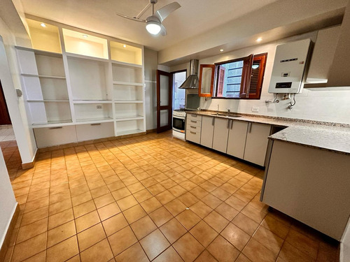 Amplio Departamento 3 Dormitorios En Crisóstomo Álv Al 2100