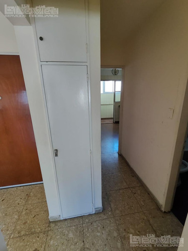 2 Ambientes Amplio En Venta, Lavadero, Balcon. Metrobus. Avenida San Martin Al 2800. Paternal.