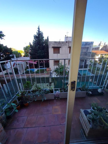 Doa Ambientes Con Balcon En Muy Buen Estado, Cerca De Medios De Transporte