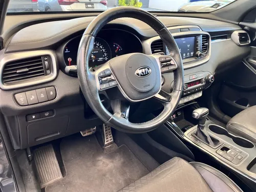 Kia Sorento 3.3 V6 SXL Piel 7 Pasajeros AWD At