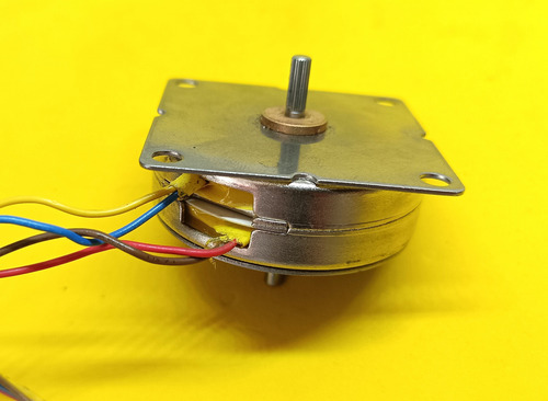 Motor A Pasos Doble Eje 4 Fases 8 Ohms 30v, P/encoder Elec. (Usado)