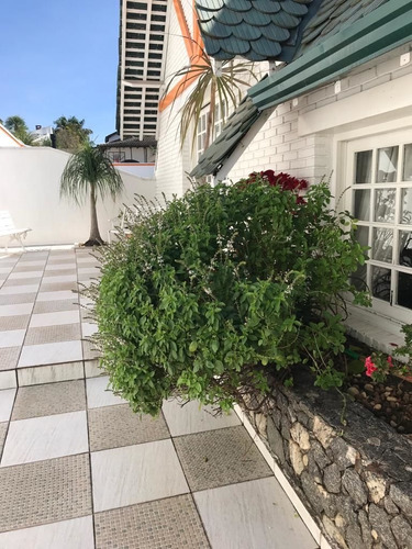 Casa De Esquina Estilo Alpino No Residencial 04 Com 4 Dormitórios - Cnc1489