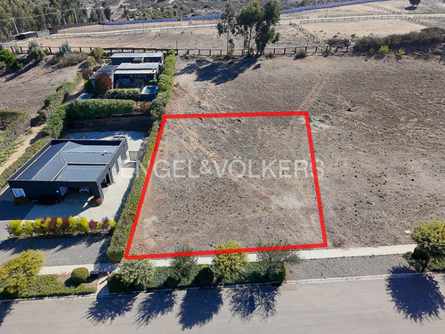 Terreno De 727 M² En Condominio Polo Maitencillo