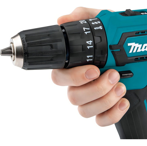 Taladro percutor atornillador inalámbrico de 10mm Makita HP333DWYE 12V + 2 baterías de 1.5Ah + accesorio con maletín de transporte