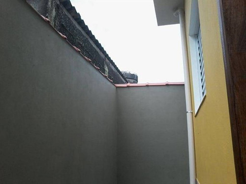 Imagem 16 de 30 de Imóvel Novo Tipo Casa Térrea Em Condominio Fechado Com Excelente Acabamento Com Azulejo Até O Teto Tanto Na Cozinha Como No Banheiro E Moldura De Gesso Nestes Dois Ambientes Janela De Alumínio Cor B