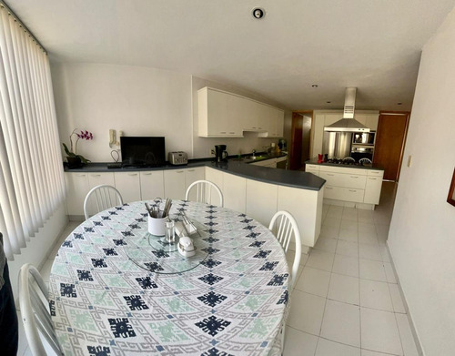 Imagen 6 de 28 de Expectacular Casa En Venta En Villa Verdún Frente A Un Bello Parque.