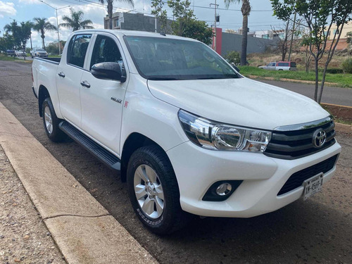 Imagen 3 de 12 de Toyota Hilux 2020 2.7 Cabina Doble Sr Mt