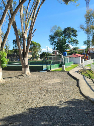 Venta Casa En La Prestigiosa Urb. Los Picachos Los Teques