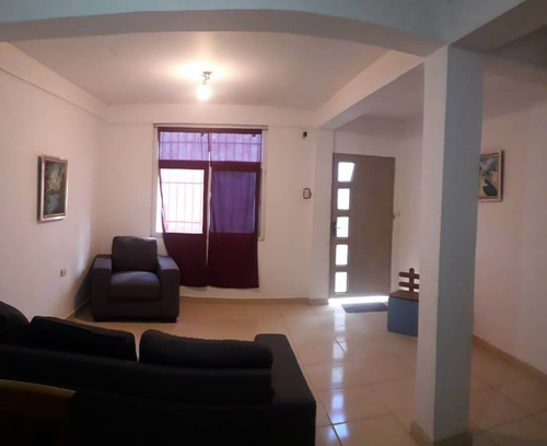 Imagen 3 de 12 de Cómoda Casa En Venta En Sector La Floresta 22-22282 04126887776