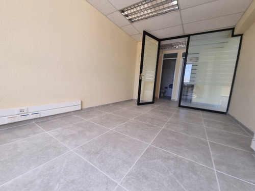 Arriendo Oficina Planta Libre Ubicado En General Borgoño Sec
