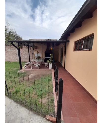 Chalet Con Galpon Induistrial En Venta. Excelente Propiedad
